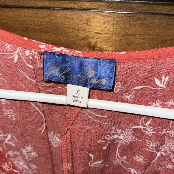 Cute burnt orange top - Picture 2 of 3